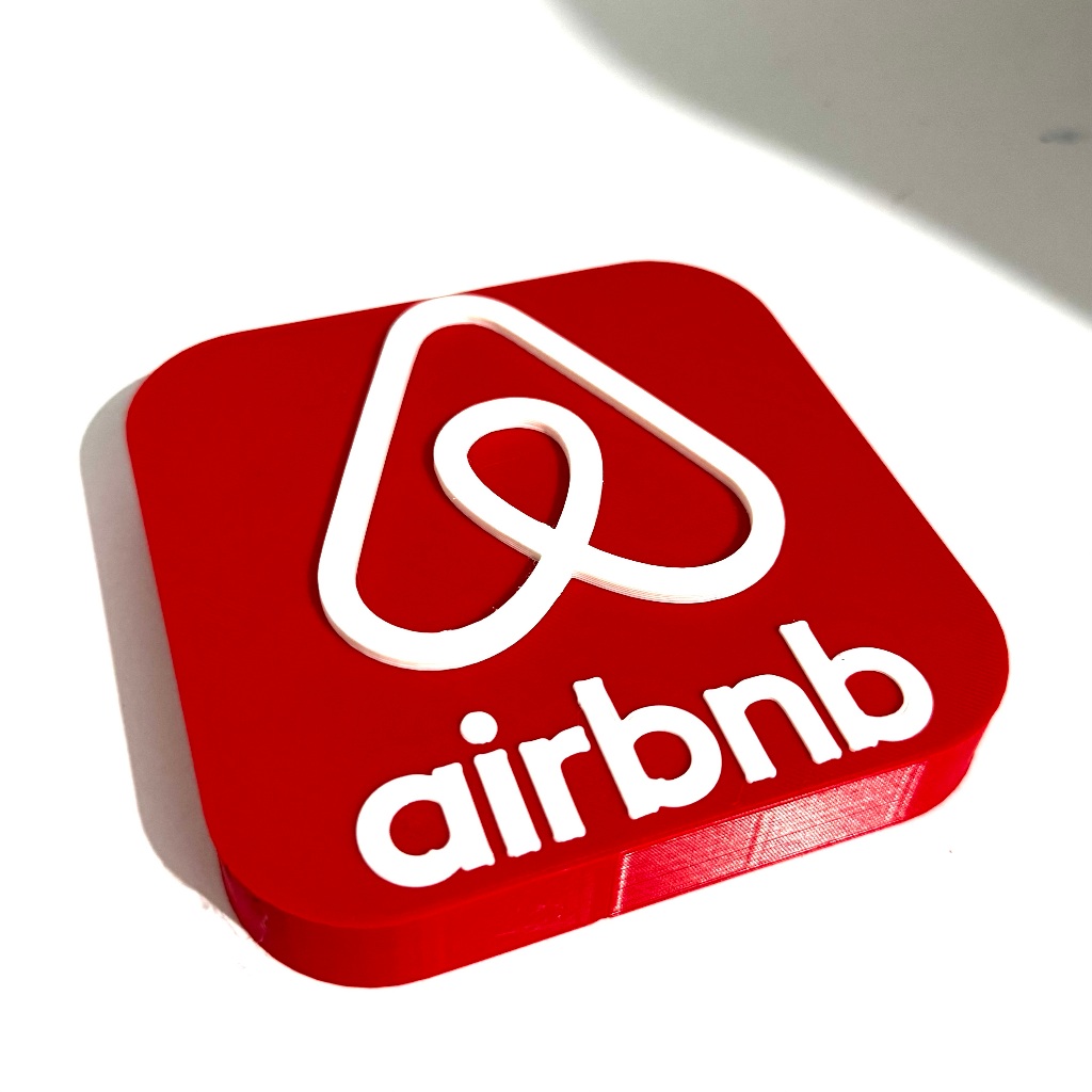 Placa Decorativa Airbnb Impressão 3D Vermelha | Ícone Airbnb para Bancada, Estante ou Escritório