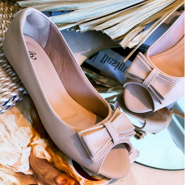 Sapatilha Feminina Peep Toe com Laço – Elegância e Conforto para o seu Dia a Dia