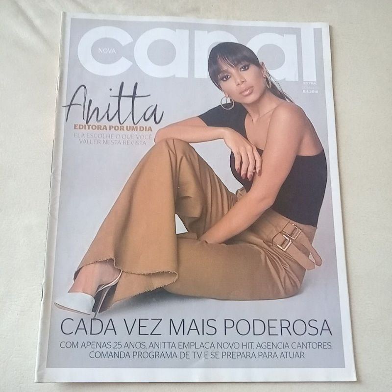 revista canal extra Anitta Clau Ellen Roche Arlete Salles Marina Ruy Barbosa Dieckmann.