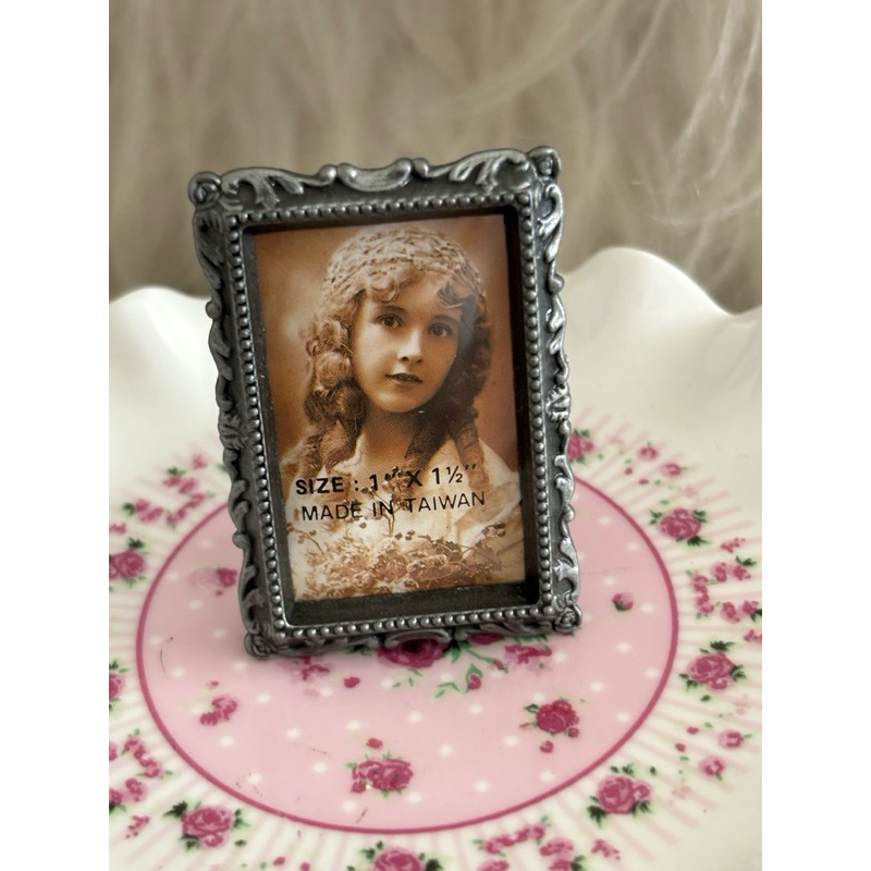 Mini Porta retrato 3x4 Vintage  quadrado bolinhas laterais decoração