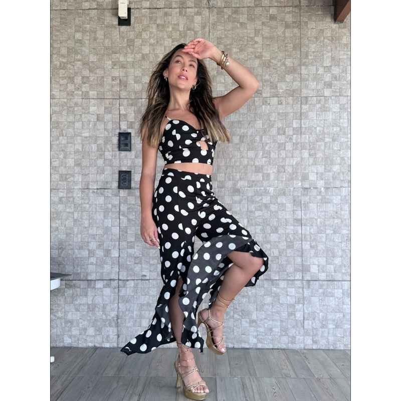 Conjunto feminino Cropped e calça pantalona estampa floral Ombro a Ombro