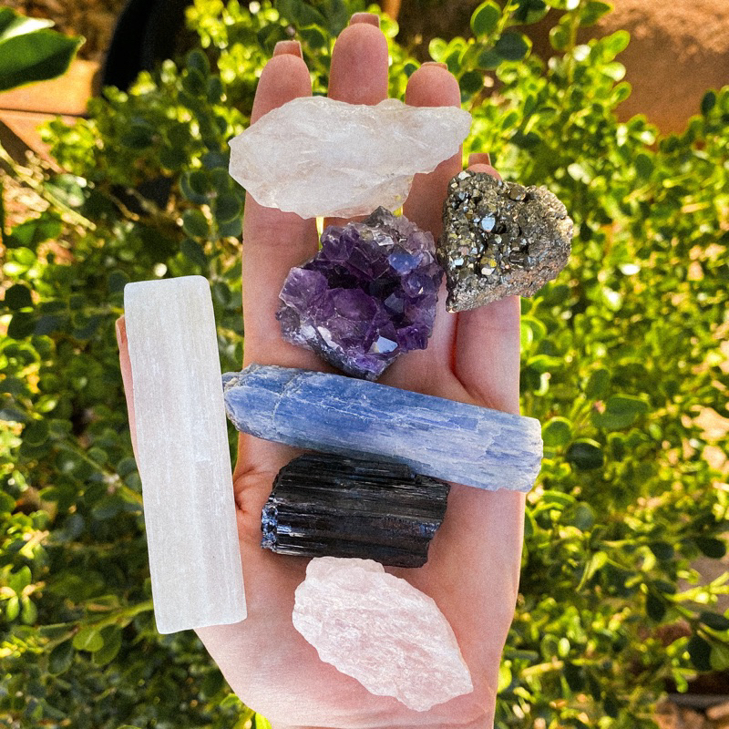 KIT ESSENCIAL DE CRISTAIS PARA CASA PROTEÇÃO, PROSPERIDADE, AMOR, ELEVAÇÃO ESPIRITUAL