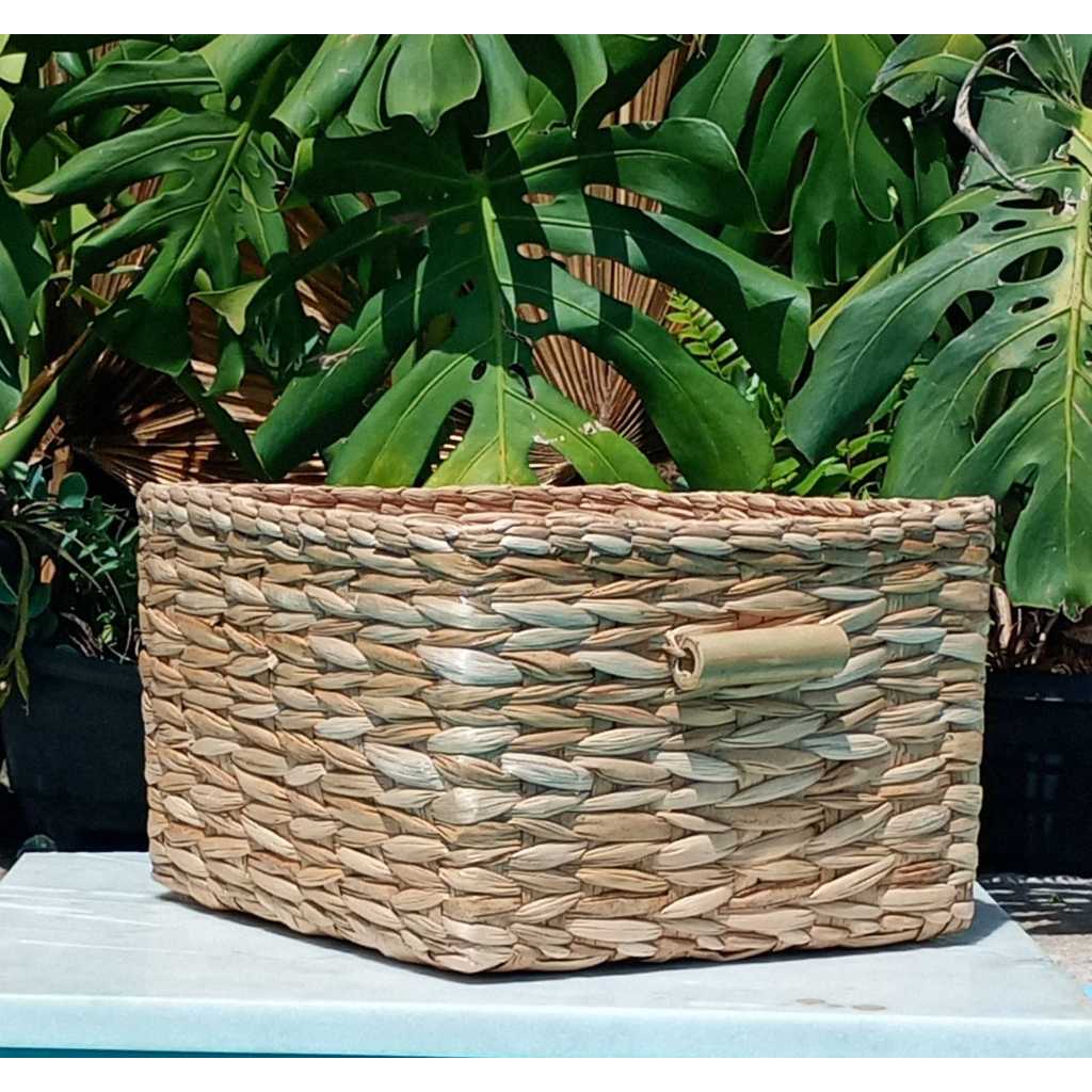 Caixa de Palha de Taboa Quadrada, organizadora, multiuso, com Alças de Bambu - Tam - 34x34x20