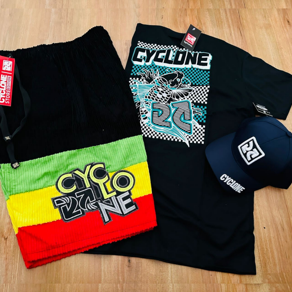 Kit Bermuda Cyclone Preta com Vermelho, Camiseta Preta Básica e Boné Cyclone Vermelho com logo vermelha