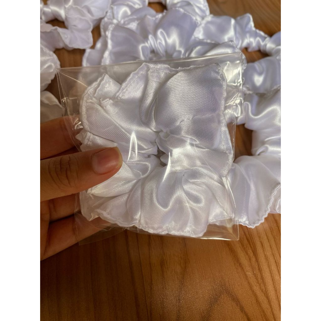 Xuxa schunchie prendedor de cabelo cetim cor branco pérola kit xuxinha 02/05/10/15/20 em Oferta na Shopee