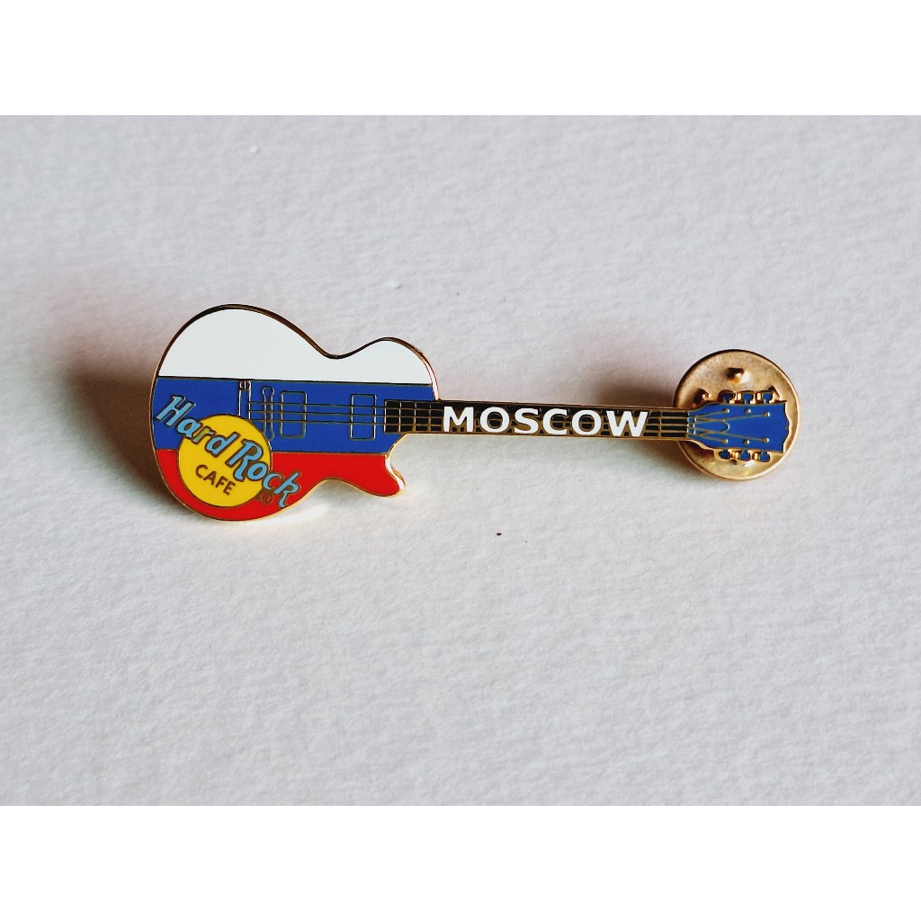 Pin / Broche - Hard Rock Cafe - Moscow - Russian Flag Guitar