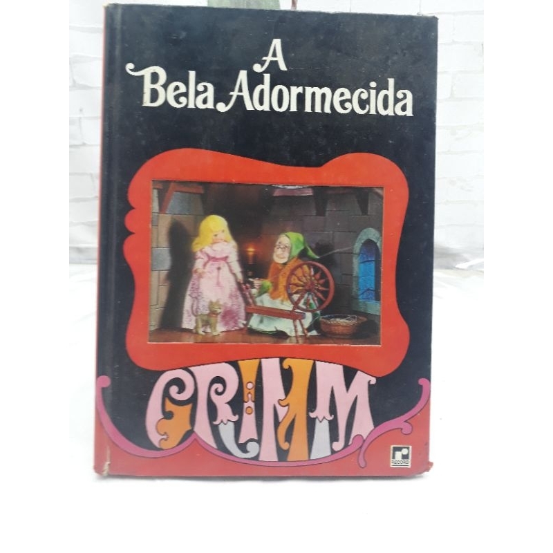 Livro A Bela Adormecida irmãos Grimm capa 3D shiba Productions coleção de contos de Fadas Record Ano 1967.