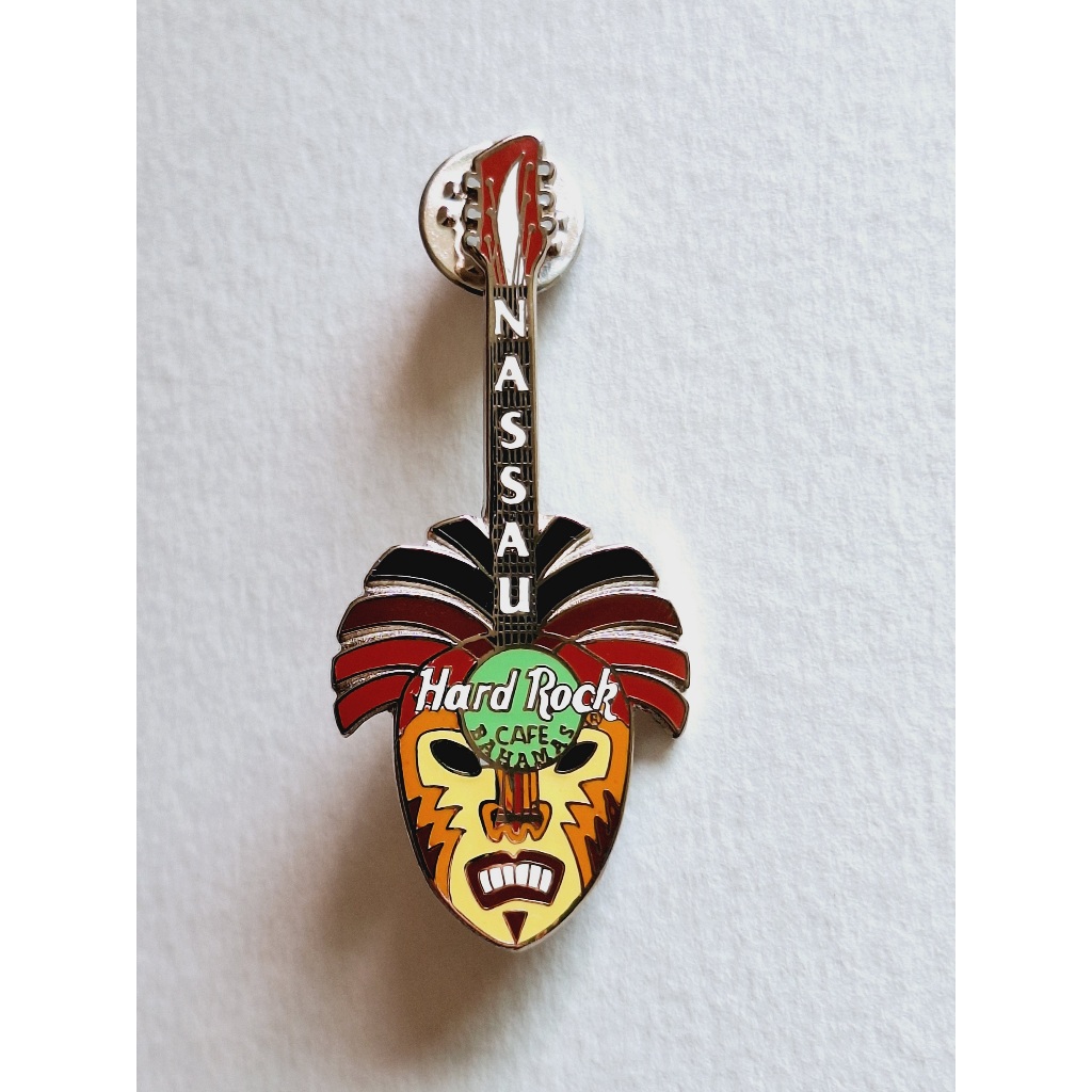 Pin / Broche - Hard Rock Cafe - Nassau - Warrior Mask Guitar