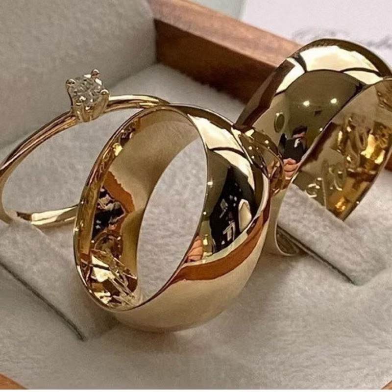 Par de Aliança Moeda Antiga Baulada Tradicional Banho Ouro 8MM - Casamento e Noivado + Anel