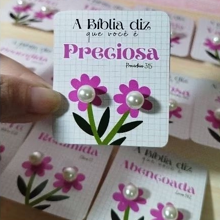 Tag + Brinco Pérola Brinde Lembracinha Mulheres Clientes Igreja versículo bíblia mimo cristão