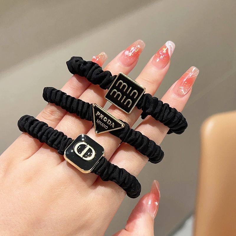 Elástico De Cabelo Luxo, Prendedor, Rabicó - Scrunchie Preto Com Pingente em Oferta na Shopee