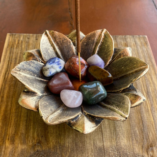 Incensario Flor Dourado com Pedras dos 7 Chakras – Equilíbrio e Harmonia em Oferta na Shopee