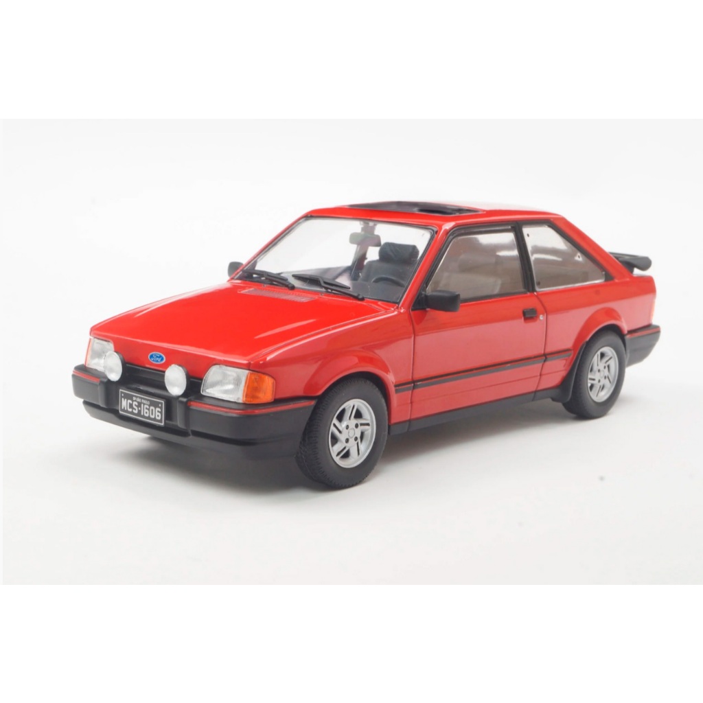 MINIATURA CARRO FORD ESCORT XR3 1/24 CALIFORNIA CLASSICS