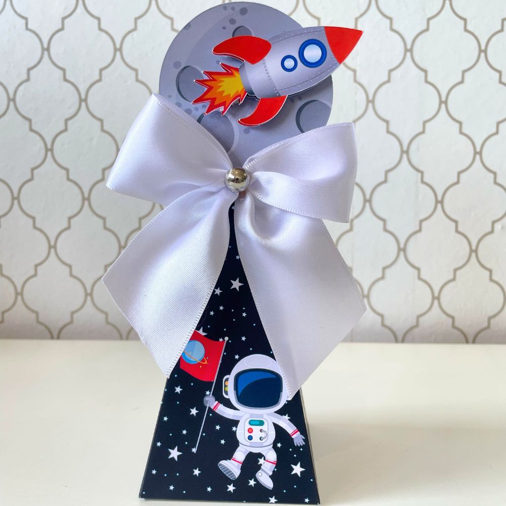 CAIXA PIRÂMIDE PERSONALIZADA PARA LEMBRANCINHAS ASTRONAUTA | CAIXINHA | FESTA INFANTIL | ANIVERSARIO