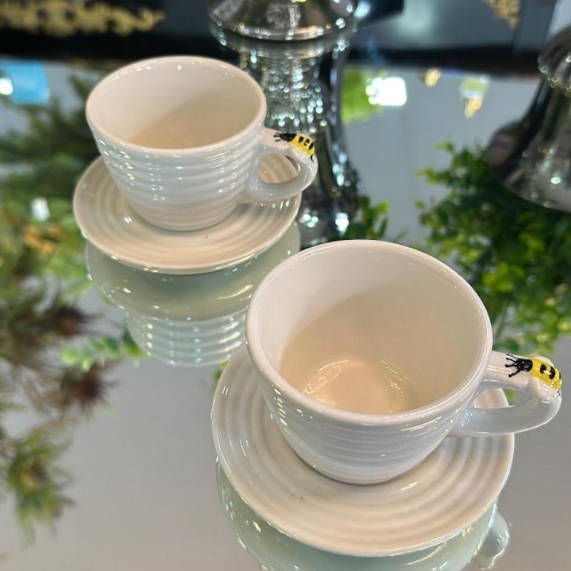 Jogo 4 Peças Xicaras Bee  Porcelana Café Chá Com Pires Peça Caneca Branca Conjunto Diferente