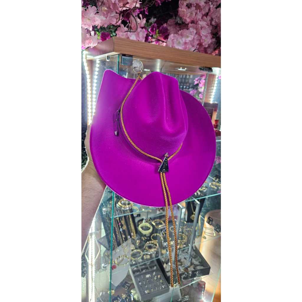 Chapéu cowboy boiadeira de camurça estilo Ana Castela Rosa Feltro