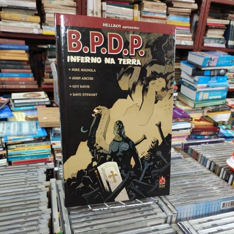 B.P.D.P. Inferno na Terra Mike Mignola (capa dura)