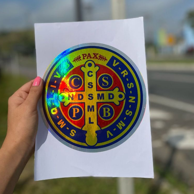 Adesivo Holografico Grande São Bento Cruz Sagrada para Parabrisa Caminhão/Caminhonete/Carro em Oferta na Shopee