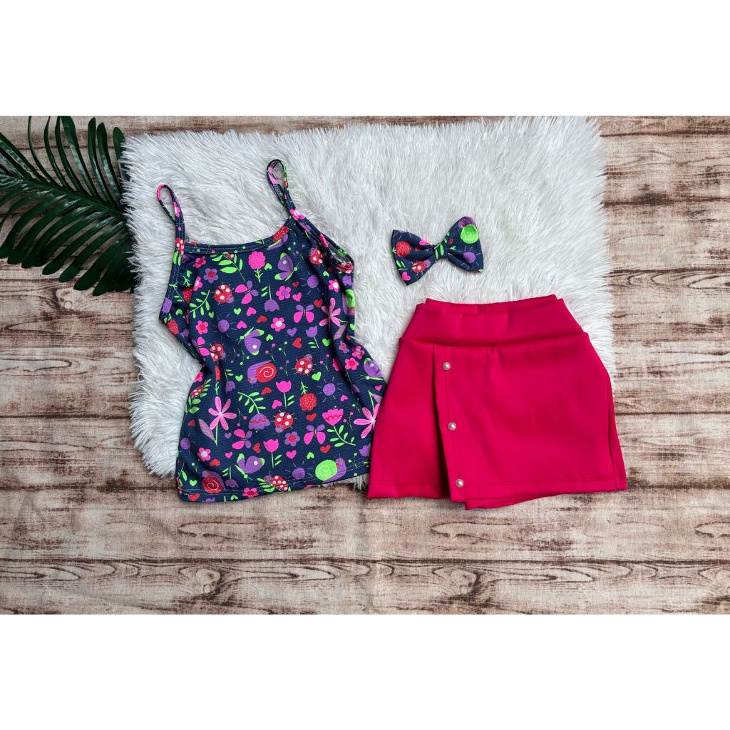 Conjunto Infantil Short + Blusa + Acessório de Cabelo [Não Garantimos Estampas] Tamanho Único [ 2 a 5 anos]