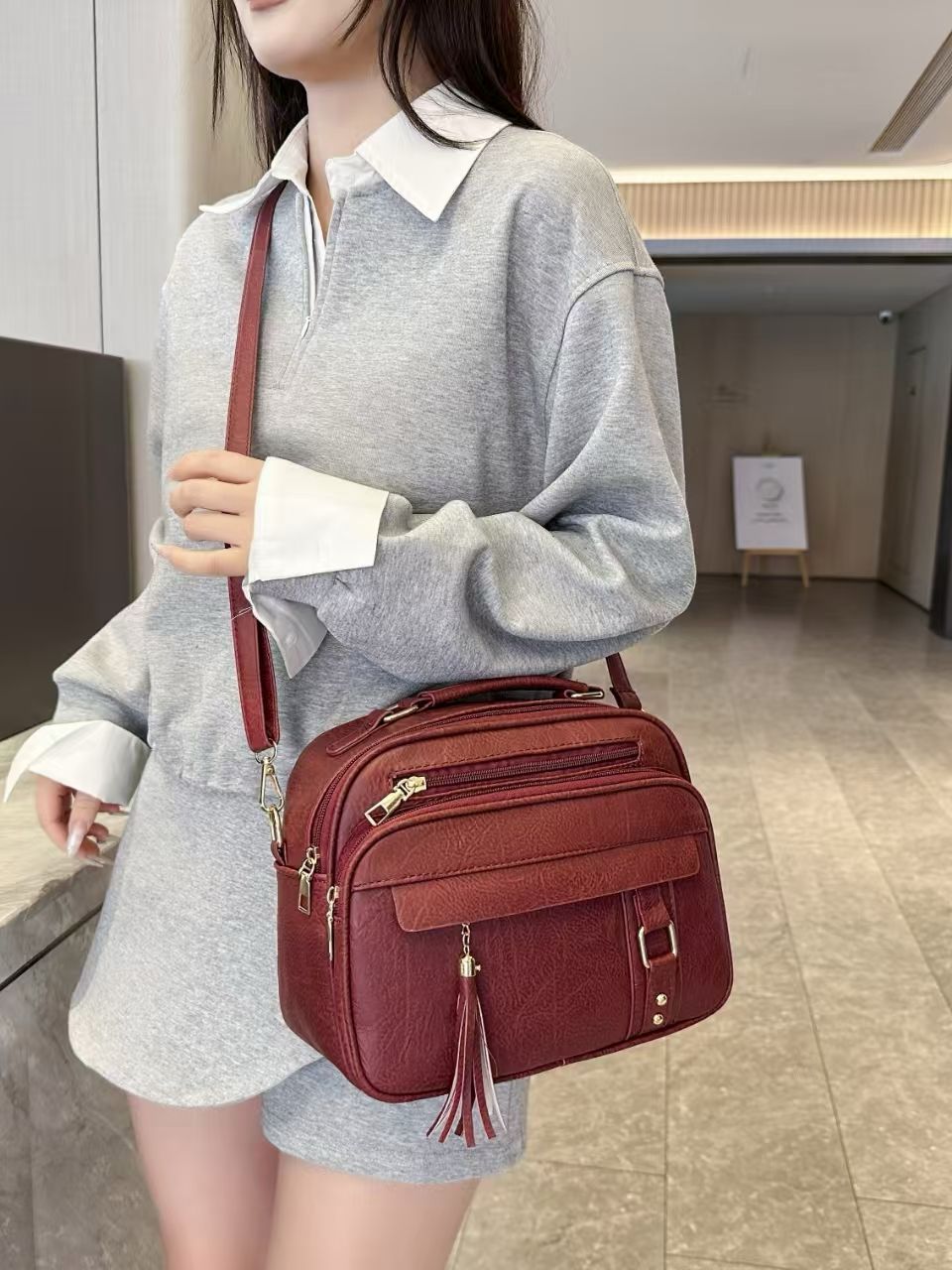 Bolsa Feminina Com Alça Lateral Transversal Faixa de Mão De Couro S2420 VT