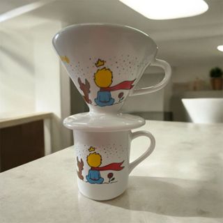 Kit Caneca 300 Ml Decorada + Coador De Porcelana Filtro Café pequeno principe