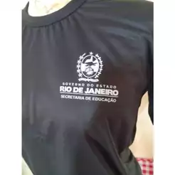 Blusa escolar preta logo branca