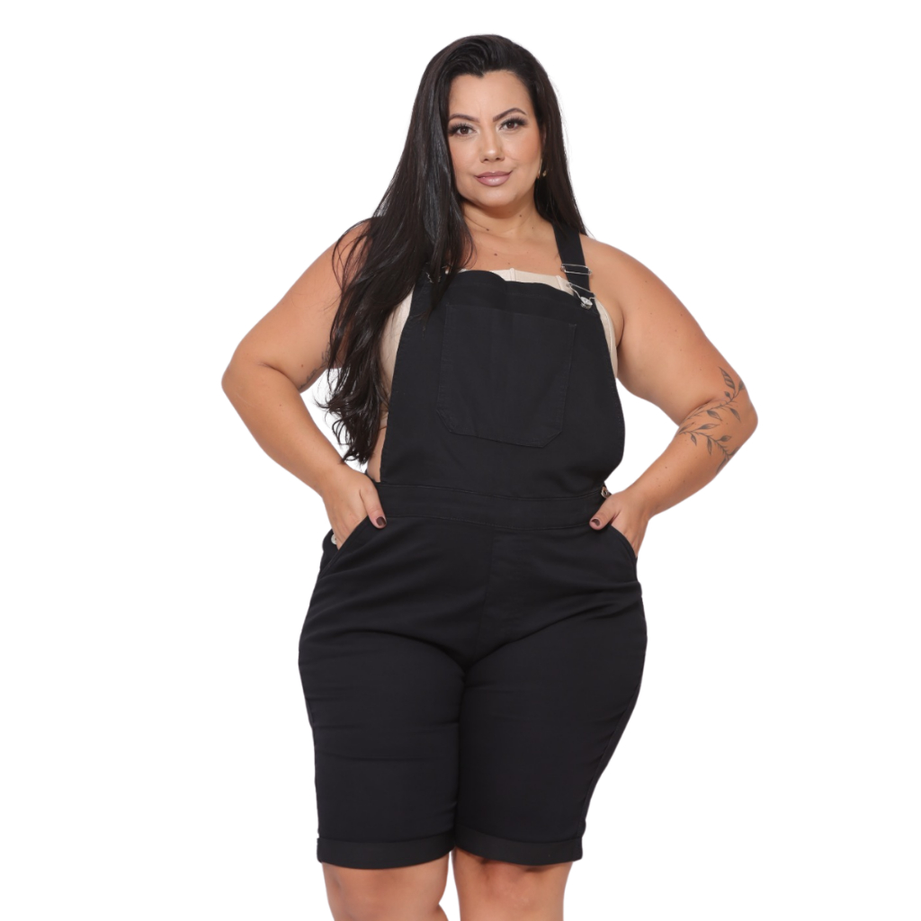 Macacão Jardineira Preto Sarja Curto Plus Size Feminino