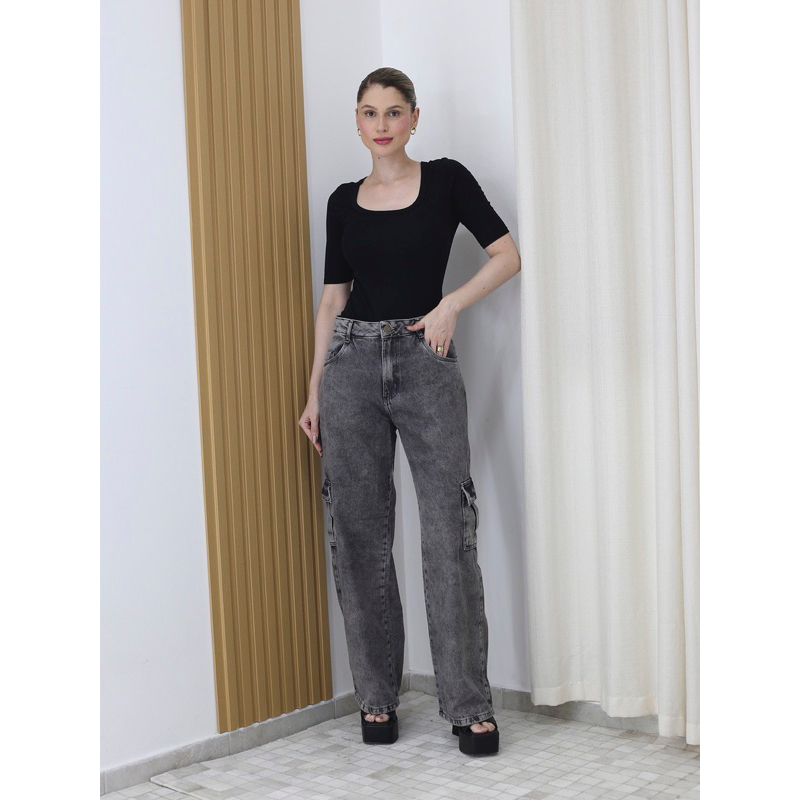 calça jeans cargo grafite feminina empina bumbum super tendencia