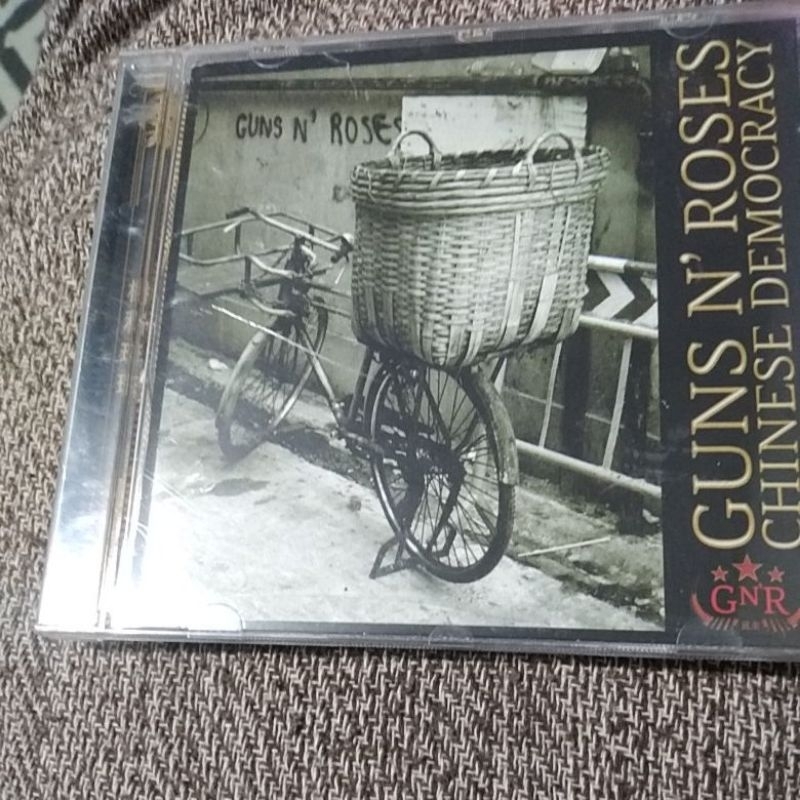 Guns n' Roses (capa, contra-capa e encarte, sem cd) - Chinese Democracy