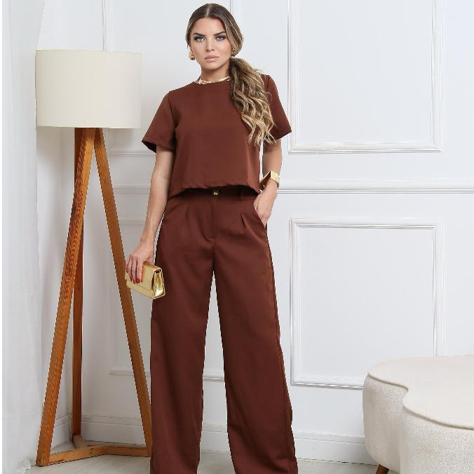 Conjunto Feminino de Alfaiataria Sofisticado Blusa com calça com detalhe de botões Dourados
