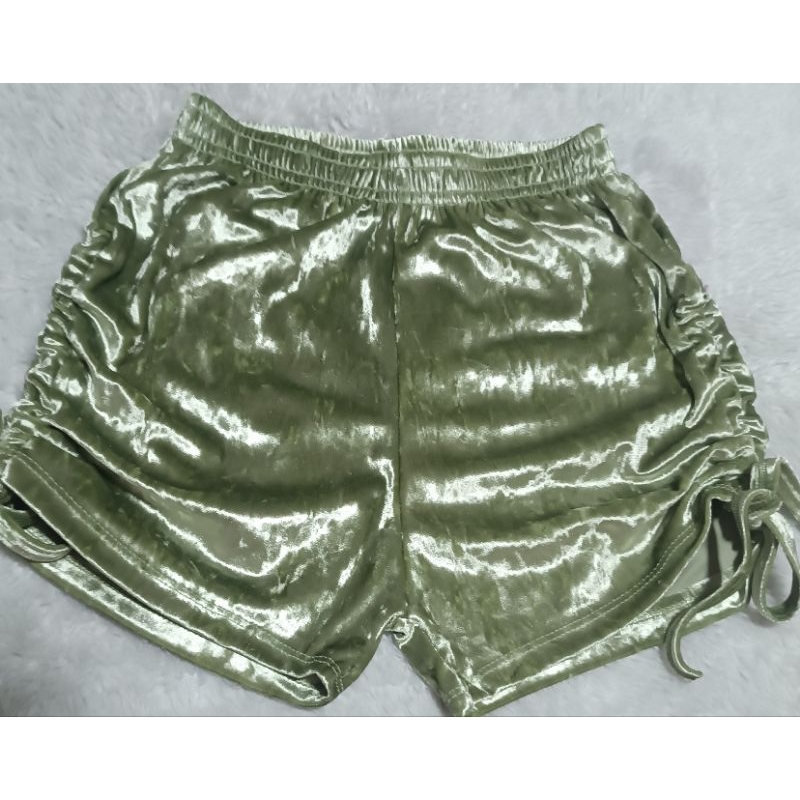 SHORT VELUDO MOLHADO  FEMININO CURTO AJUSTÁVEL.
