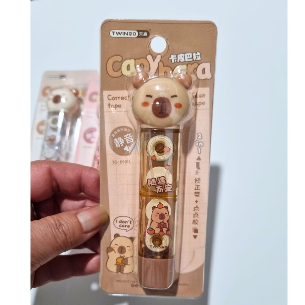 2 em 1: Fita Corretiva + Cola em Fita Capivara - Papelaria Fofa
