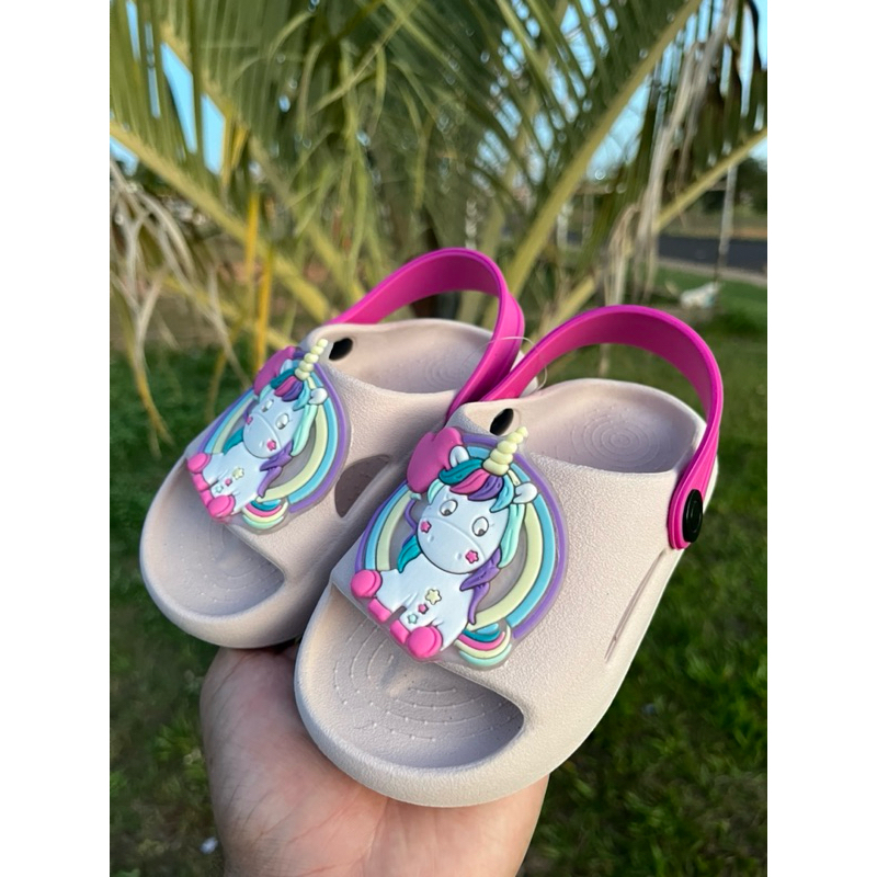Sandália Babuche papete super confortável menina com unicórnio em Oferta na Shopee