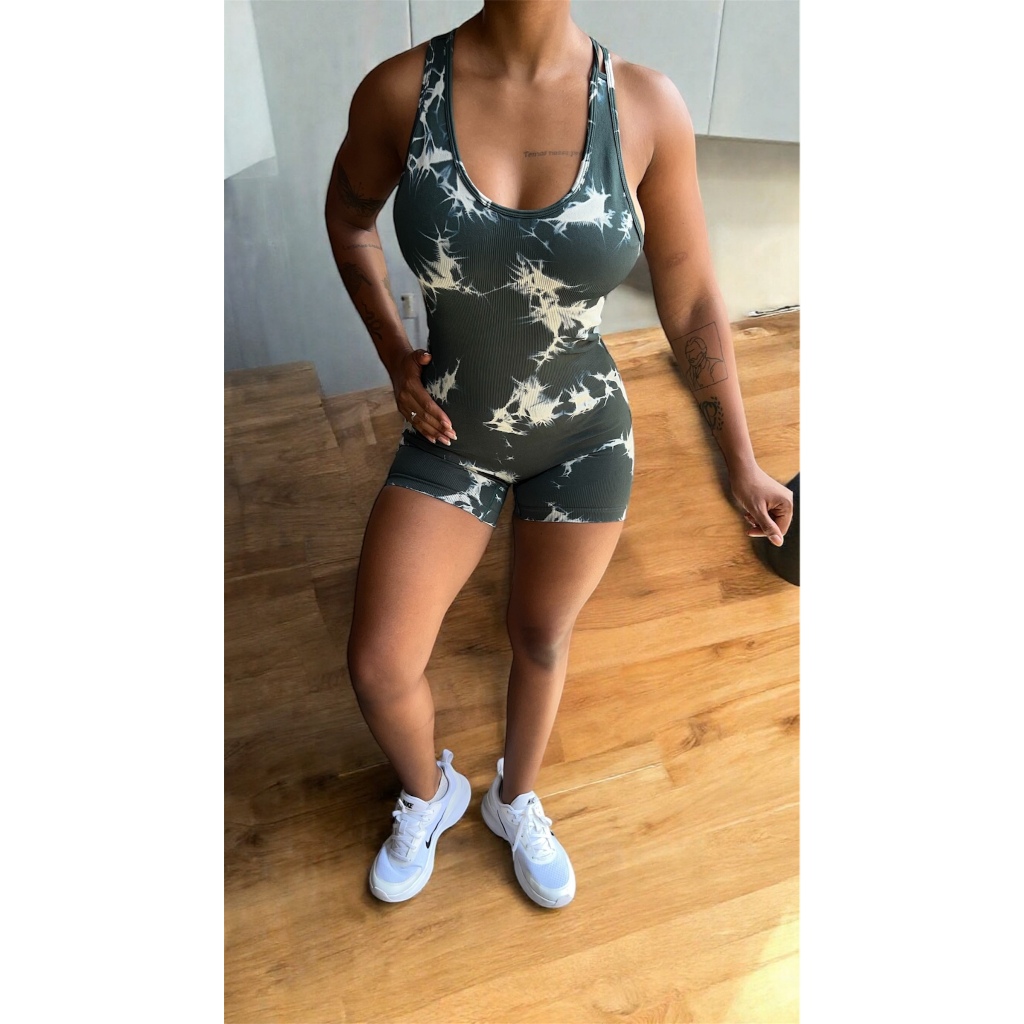 Macaquinho Feminino Academia Tie Dye Preto | Estiloso, Confortável e com Zero Transparência 💪✨