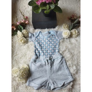 Conjunto Bebê Masculino (Body Algodão + Shorts Moletinho + Boné) Tam: M, Marca: Bethy.bethy