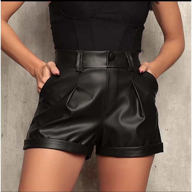 Short Feminino Couro Fake Cintura Alta Com Botão Encapado