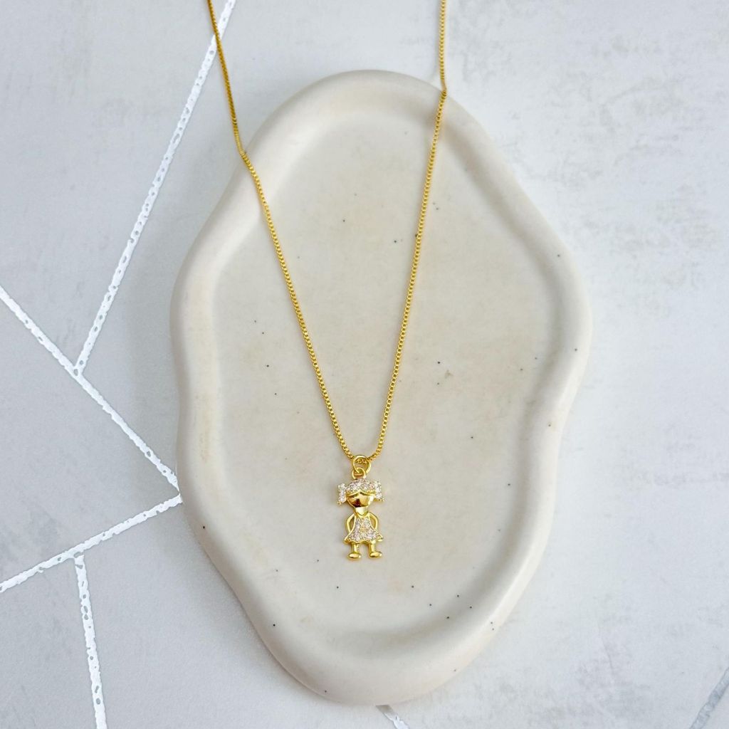 [ SEMI JOIA ] Colar Feminino Dia das Mães Presente  Filha Menina Zircônia em Vestido Banho Ouro 18k