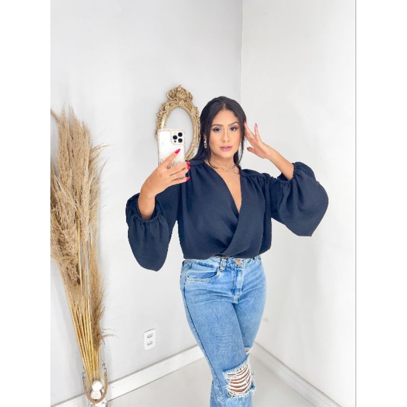 Blusa Anna: Conforto e Estilo Blusa Transpassada de Manga Bufante Tamanho Único