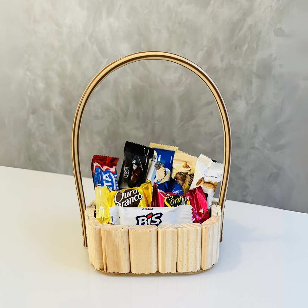 Kit Fraldeira Cesta Oval Madeira 15 com Alça Fibra Sintetica Presente Aniversario Pascoa Leven Artes