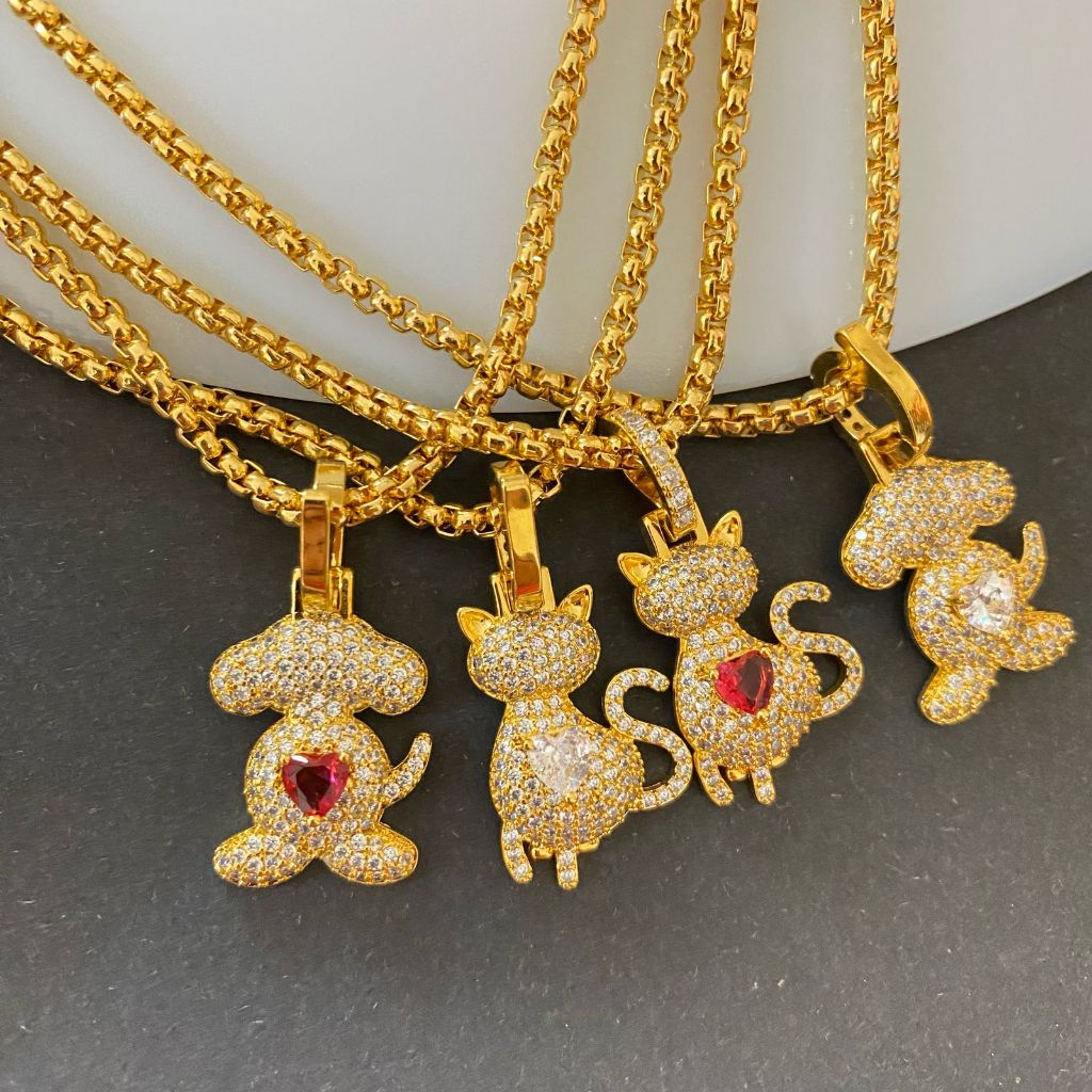 COLAR CRAVEJADO COM PET DE PERINHAS FOLHEADO A OURO 18K