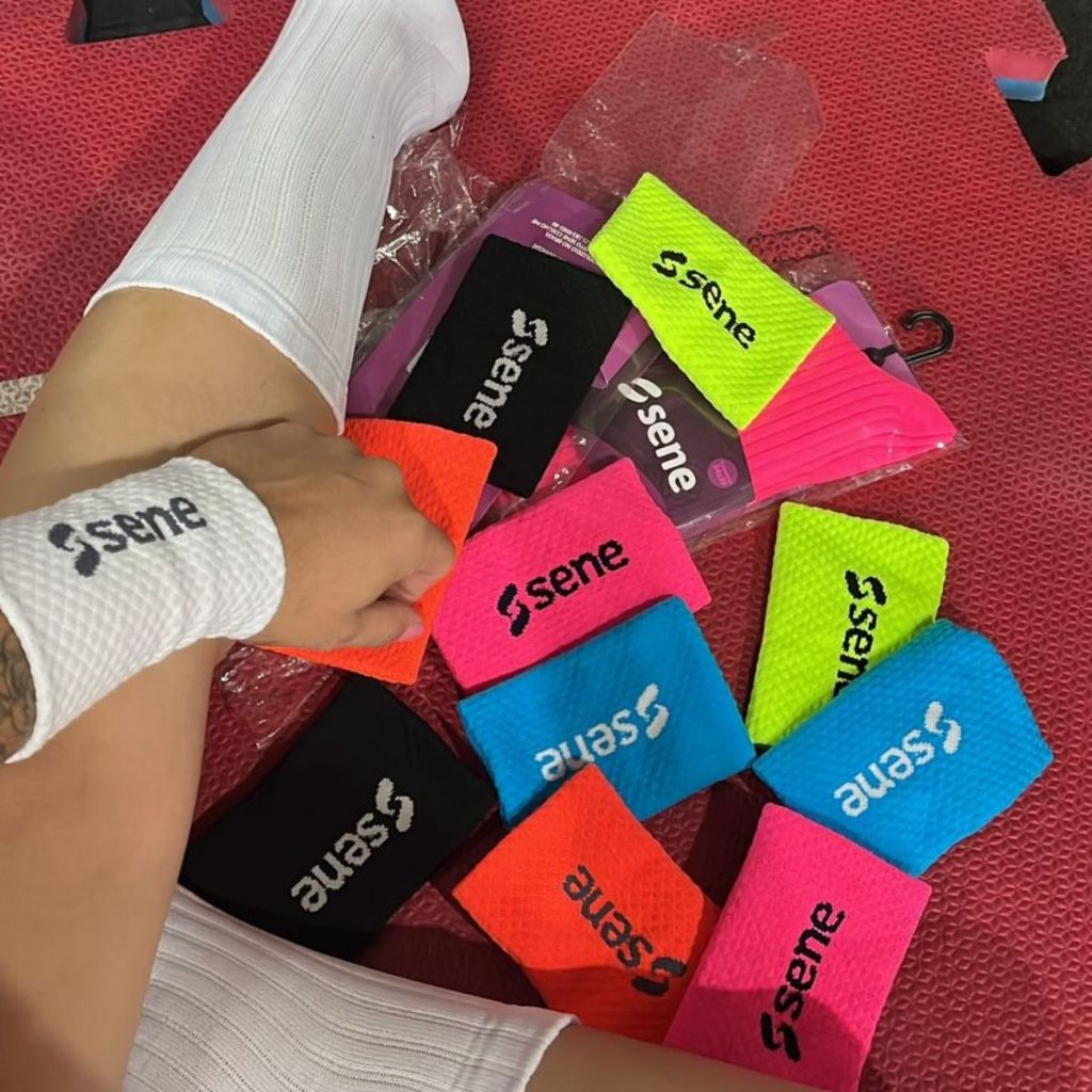 Munhequeira De Pulso Seca Suor  Esportiva Futebol Beach Tenis Crossfit em Oferta na Shopee