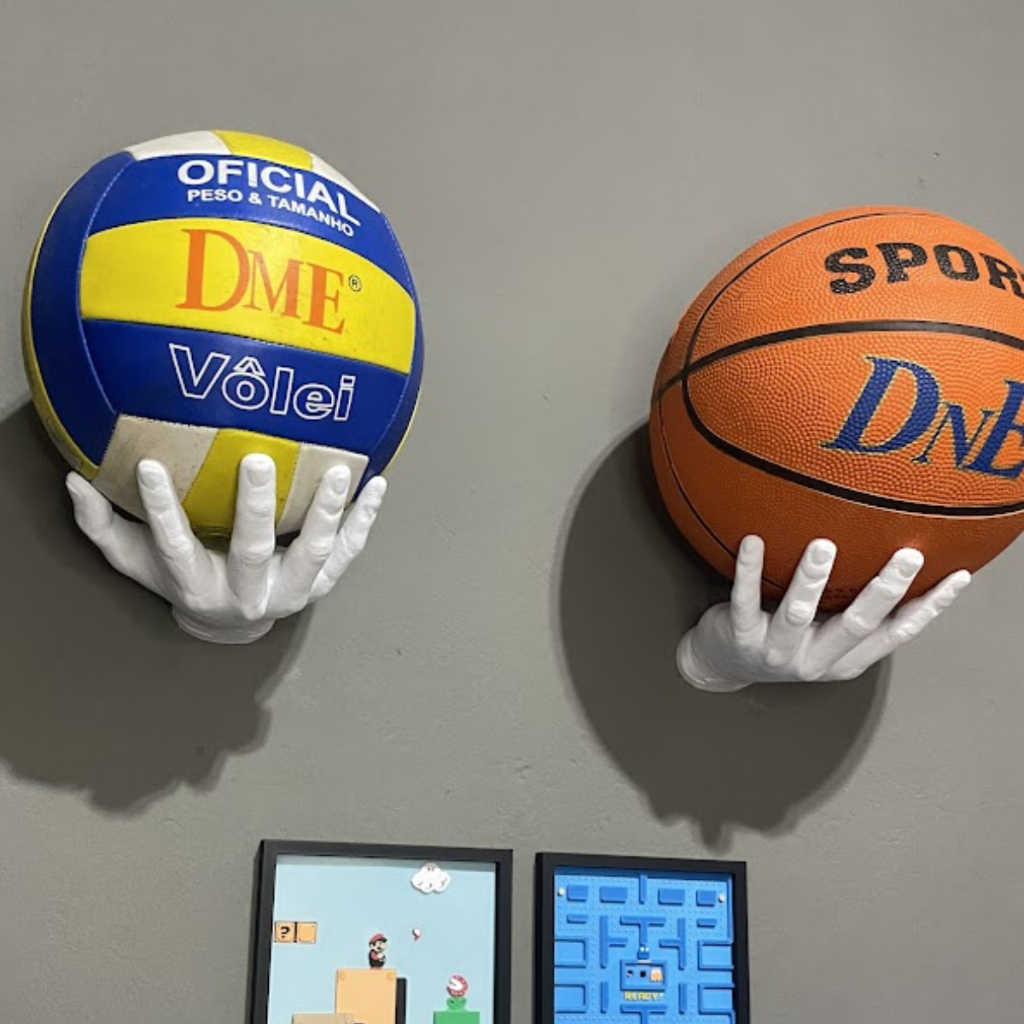 Suporte de Bolas Mão Realista Parede Bola de Futebol Volei Basquete Futebol Americano Decoração