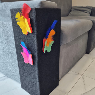 Brinquedo para Arranhador Adesivo – Acessório Interativo com Penas para Gato 1 Unidade