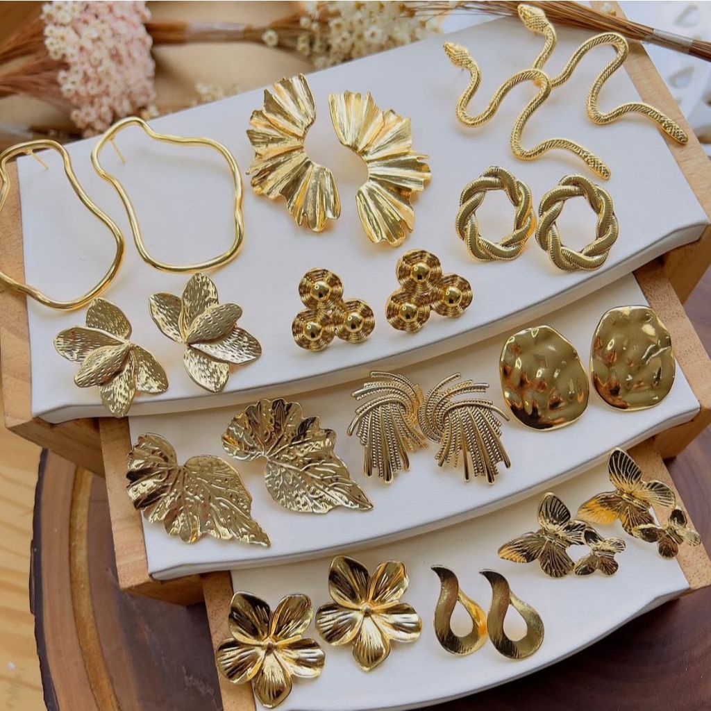 Conjunto 5 Brincos Folheados a Ouro 18k Coração Martelado Folha Kit Brinco Feminino Dourado Elegante