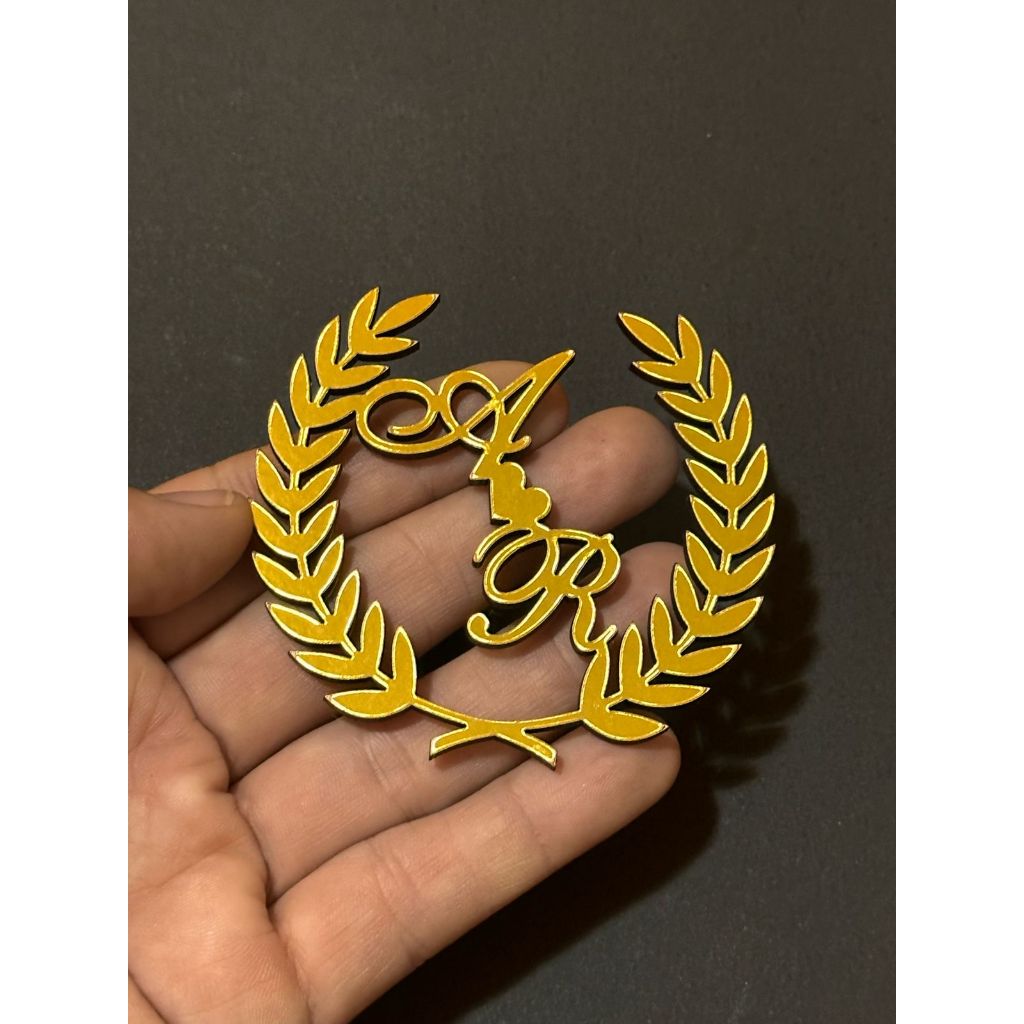 kit com 10 apliques brasão para casamento com iniciais em MDF laminado Dourado em Oferta na Shopee