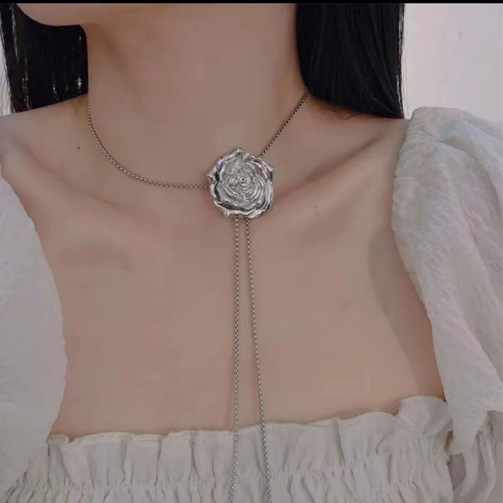 Colar de rosa extraível de alta qualidade estilo frio colar metálico doce e legal em Oferta na Shopee