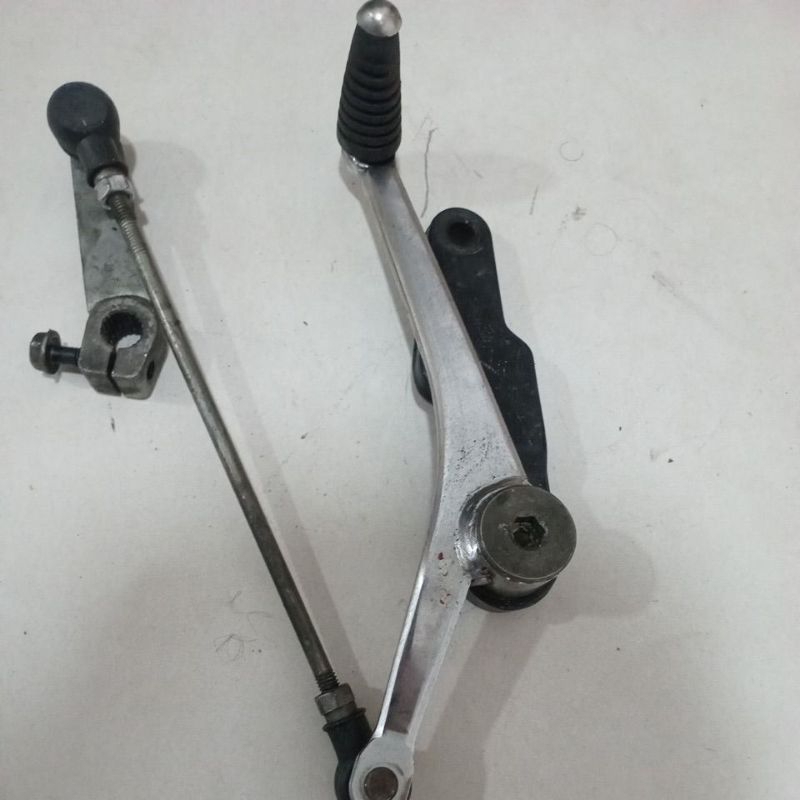 pedal de marcha Suzuki bandit 650 ano 2010 original usado