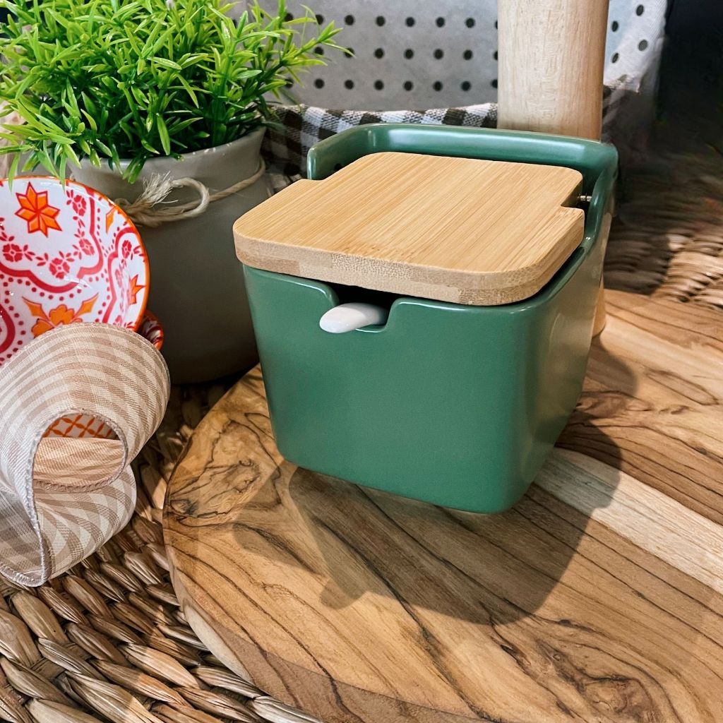 Saleiro Cerâmica com tampa bambu e colher vermelho verde fazenda