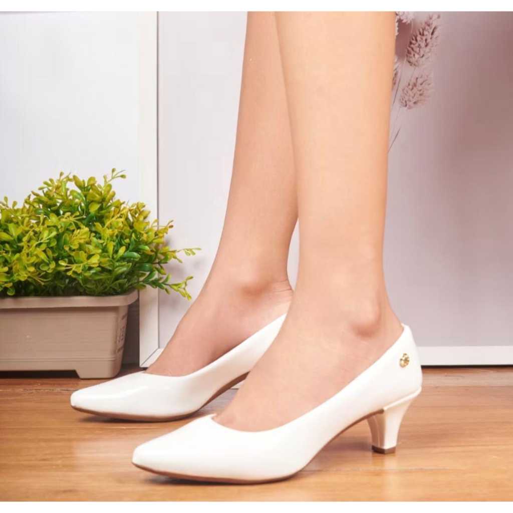 Sapato Scarpin Feminino Branco Verniz Salto FIno Baixo Bico Fino Vestido e Blusa Casual Confortável