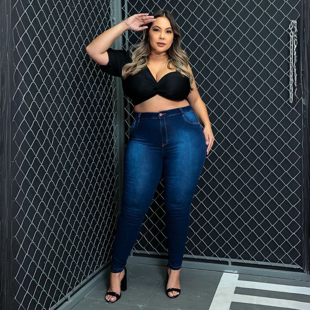 Calça Jeans Feminina Skinny Hot Pants Plus Size Cintura Alta Lavagem Escura